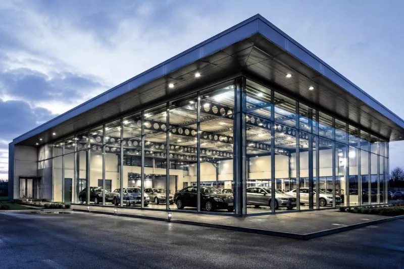 Zašto je dizajn velikog raspona ključna prednost izgradnje salona automobila s čeličnim okvirom?